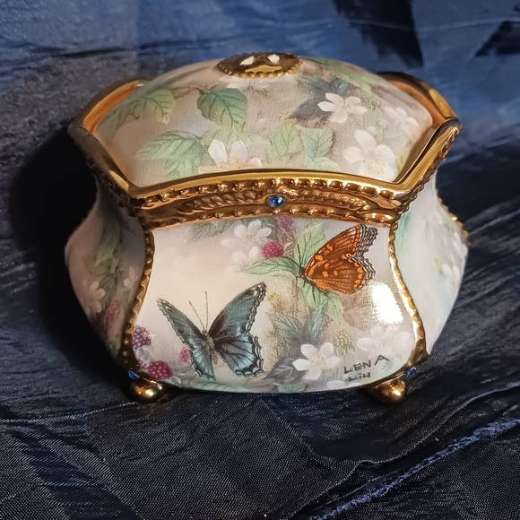 2001 Lena Liu Music Box, "Wind Beneath My Wings", Flights of Fancy Colle… - Picture 2 of 9